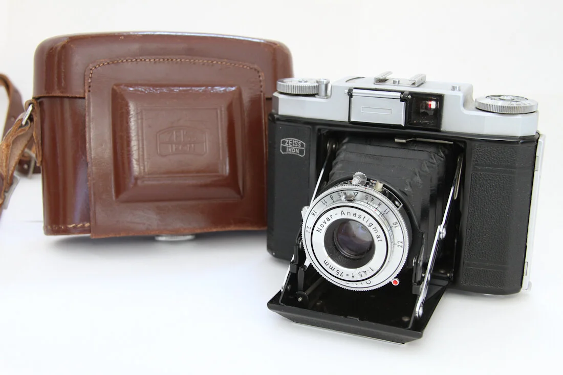 Go Vintage - Zeiss Ikon Nettar Vintage Camera - Leah Karen